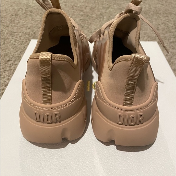DIOR D-CONNECT SNEAKER
Nude Technical Fabric - Picture 3 of 3